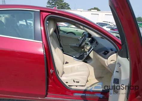 2016 Volvo S60 T5 Drive-E Premier z USA, uszkodzony, nr VIN YV126MFK4G1396231